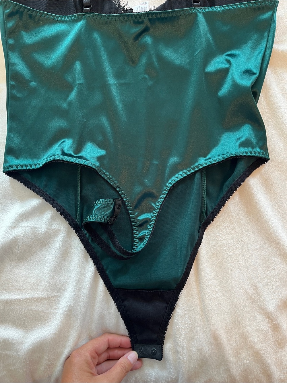 NWT Forever 21 Women’s Emerald Green Lace-Trim Bodysuit - Picture 11 of 12